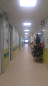 “Un sorriso indelebile” sulle pareti della chirurgia vascolare